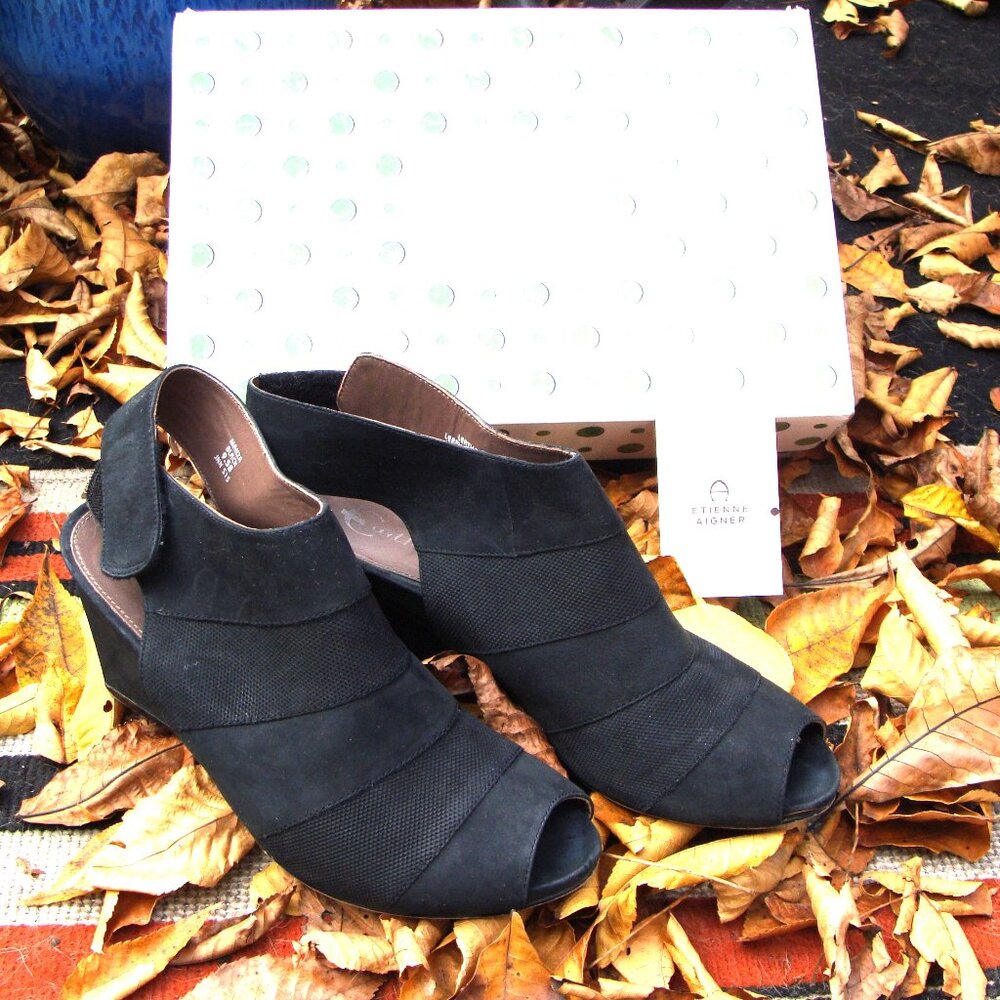 Earthies Manza Womans Black Nubuck size 9 1/2 Wedge Heel Shoes